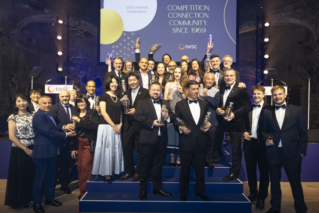 Paco & Lola recibe el White Wine Producer Trophy 2025 como mejor bodega productora de vino blanco del mundo 3 Paco & Lola recibe el White Wine Producer Trophy 2025 como mejor bodega productora de vino blanco del mundo 3